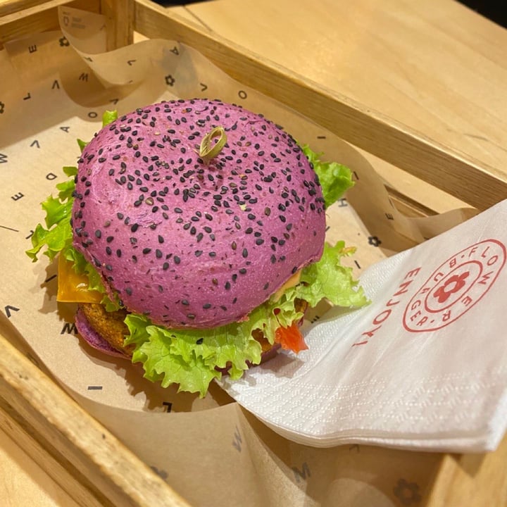 photo of Flower Burger Roma Cheesy Cecio shared by @nicole- on  24 Feb 2023 - review