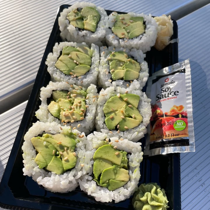 photo of DelSushi Avocado Roll shared by @livid on  27 Dec 2022 - review