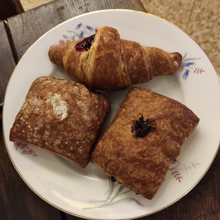 photo of Meublè Adriana 100% Vegan Guesthouse Brioches Vegan shared by @tuscanvegan on  02 May 2023 - review