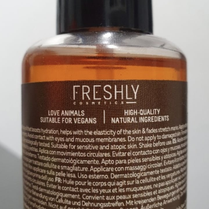 photo of Freshly Cosmetics Golden Radiance Body Oil shared by @miriam27 on  27 Jul 2023 - review