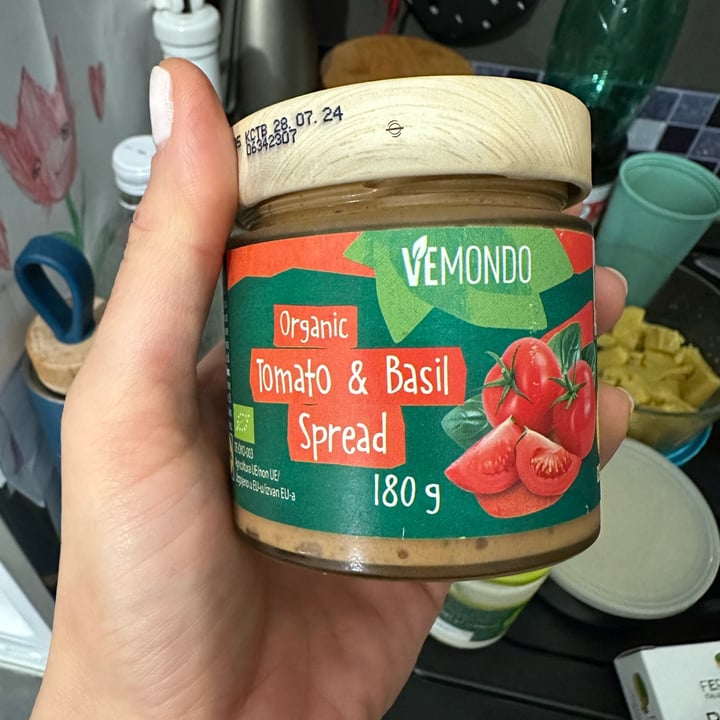 photo of Vemondo Organic Tomato & Basil Spread shared by @elisapagliarella on  14 Jan 2023 - review