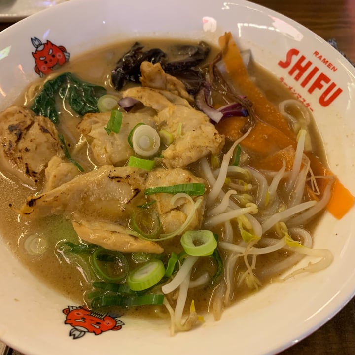 photo of Ramen Shifu vegan ramen miso shared by @helenpfuertes on  08 Jan 2023 - review