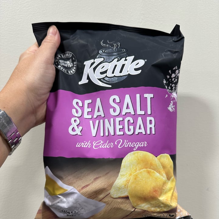 photo of Kettle Sea Salt & Vinegar Chips shared by @piggy-egg on  17 Feb 2023 - review