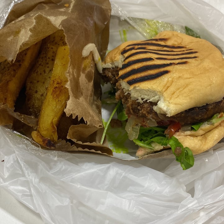 photo of Green & Company Vegan Burger shared by @fransosa on  22 Mar 2023 - review