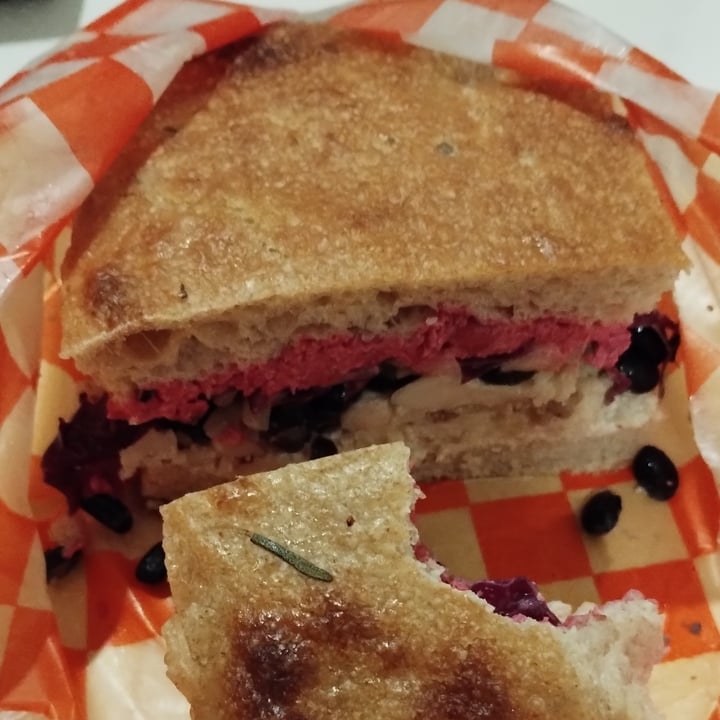 photo of La Manteca Negra Sandwich vegano shared by @luluz on  23 May 2023 - review