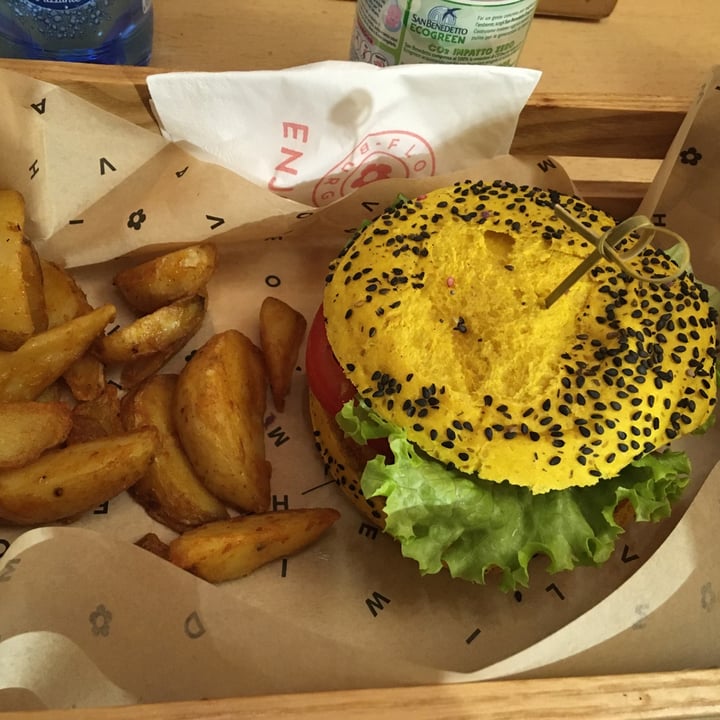 photo of Flower Burger funky cecio shared by @giuliaz on  05 Jan 2023 - review