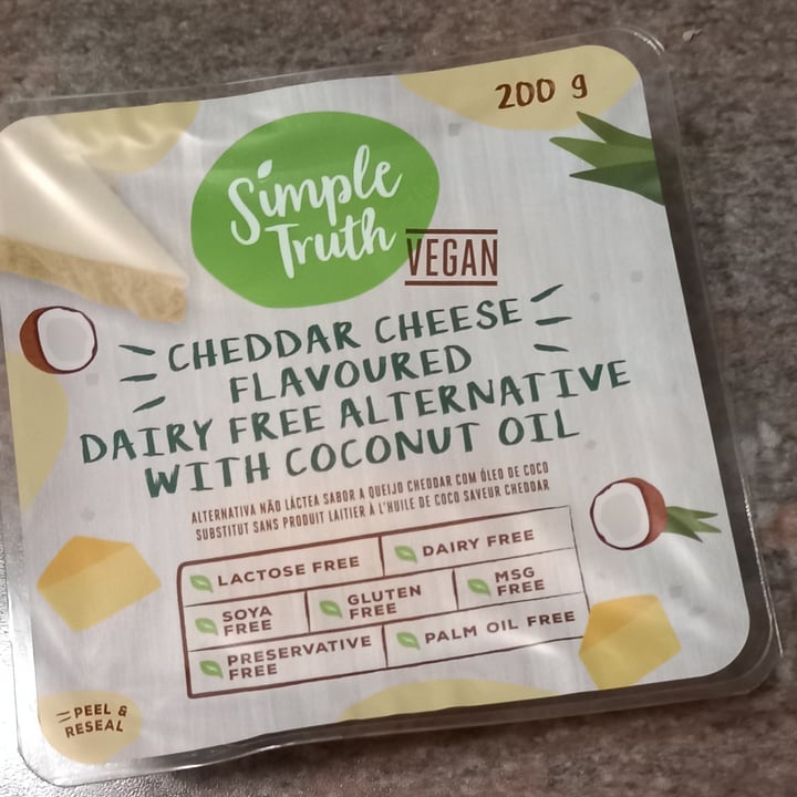 photo of Simple Truth vegan cheddar cheese shared by @marianavanwyk on  19 Apr 2023 - review