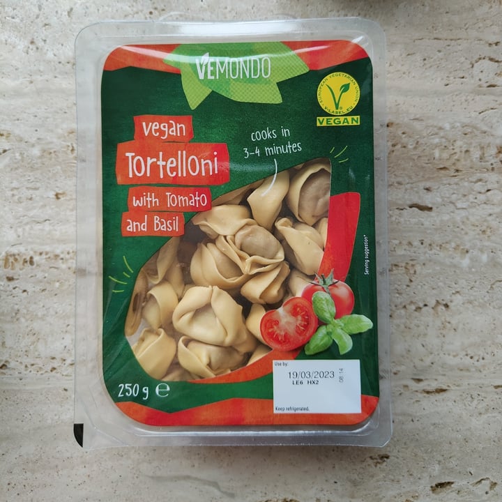 photo of Vemondo Vegan Tortelloni With Tomato And Basil shared by @marialorenastraccia on  30 Jan 2023 - review