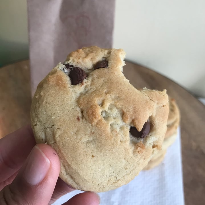 photo of like moms only vegan Chocolate Chip Cookies shared by @thethriftyplant on  11 Jun 2023 - review