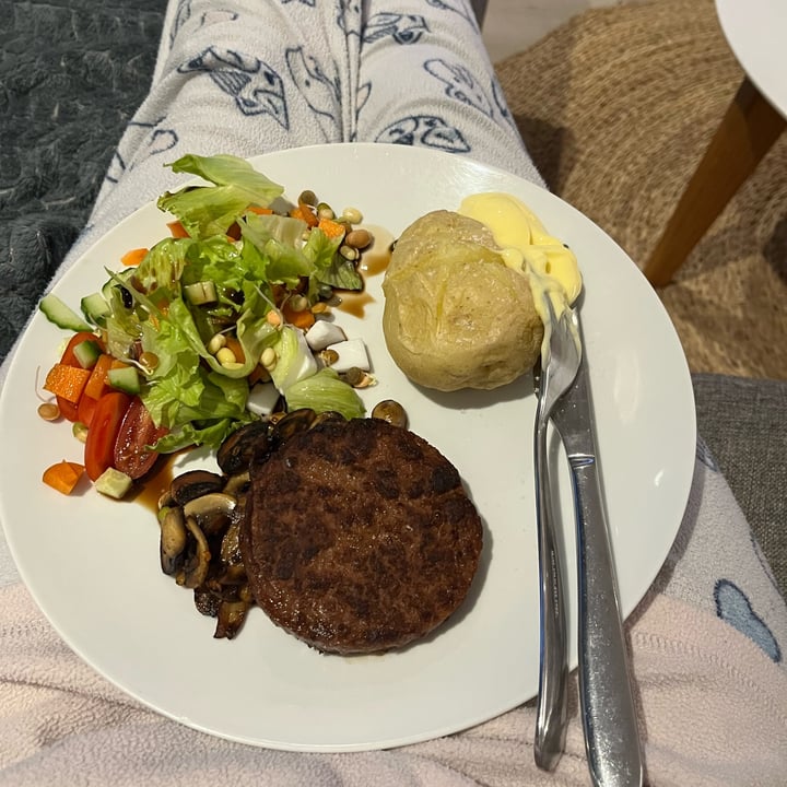 photo of Woolworths Food Beef-less Burger shared by @jessamygraham on  22 Dec 2022 - review