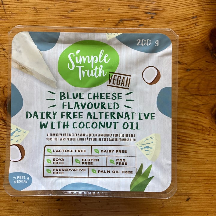 photo of Simple Truth Blue cheese flavoured Dairy free alternative shared by @shanwels on  22 Jan 2023 - review