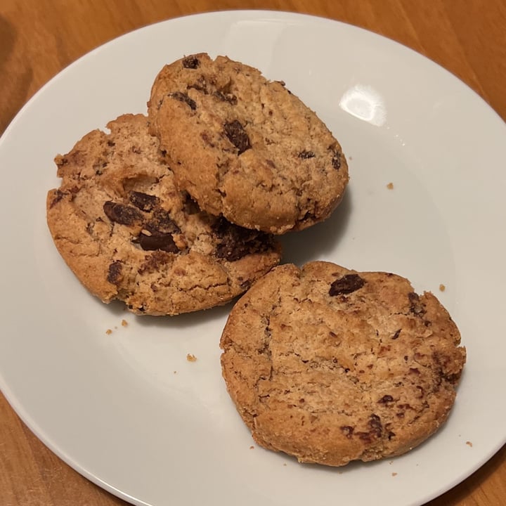 photo of Vemondo Vegan Oat Cookies Chocolate Chips & Orange shared by @sattvavibes on  08 Jan 2023 - review