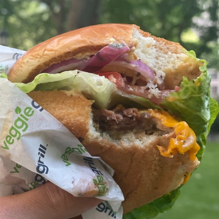 photo of Veggie Grill Veggie Burger shared by @flirtingwithvegan on  15 Apr 2023 - review