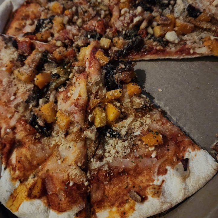 photo of Izzeria Brooklyn Velma Vegan Pizza shared by @angenmmp on  08 Aug 2023 - review