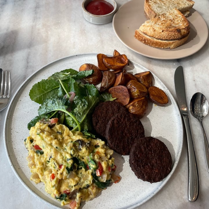 photo of Quail + Crane Vegan Scrambled JUST eggs shared by @gaylenerva on  26 Apr 2023 - review