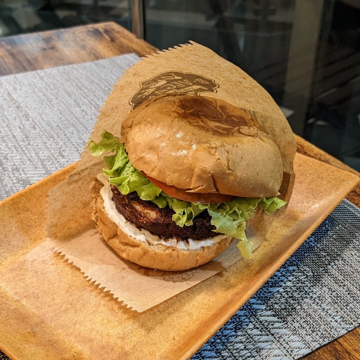 photo of B-Vegan Gastronomia Vegetariana Hamburguesa De Frijoles Blancos Feitos shared by @merlizkit on  01 Mar 2023 - review