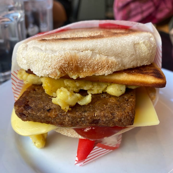 photo of Rose & Grant's Deli Cafe Breakfast Muffin shared by @meganthevegetable on  04 Feb 2023 - review