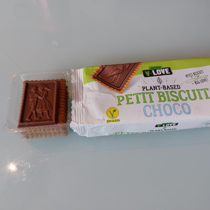 photo of Migros V-Love petit biscuits choco shared by @cloudyaquilegia on  08 May 2023 - review