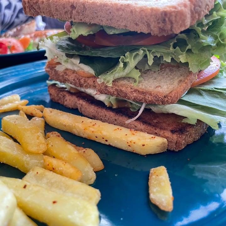 photo of La Cochera Vegana Super Sandwich shared by @wendylararomero on  17 Mar 2023 - review
