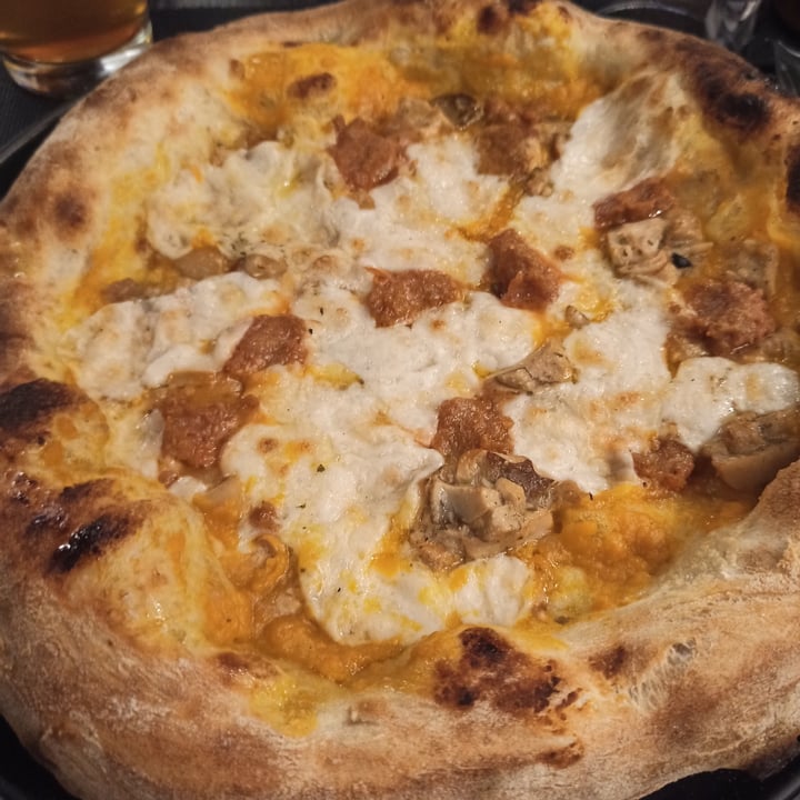 photo of Pizzeria "I Partenopei" Brescia Giallo zucca shared by @annaboodmann on  17 May 2023 - review