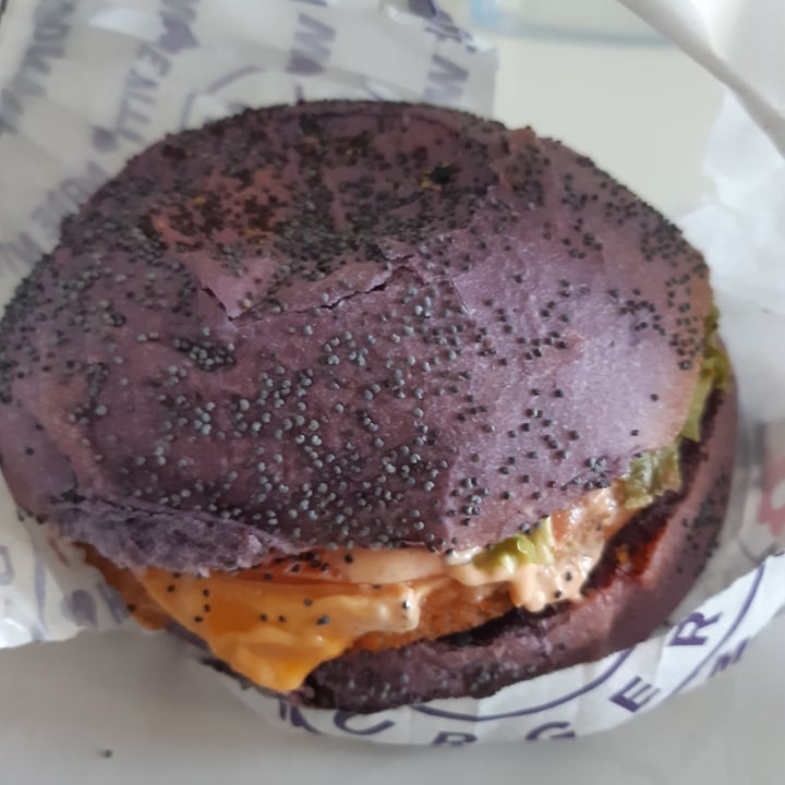 photo of Flower Burger Purple Cheesy shared by @laetitia16 on  17 Mar 2023 - review