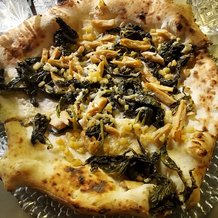 photo of Isabella De Cham Pizza Fritta Pizza Salsiccia E Friarielli Vegana shared by @glioffi on  06 Jan 2023 - review