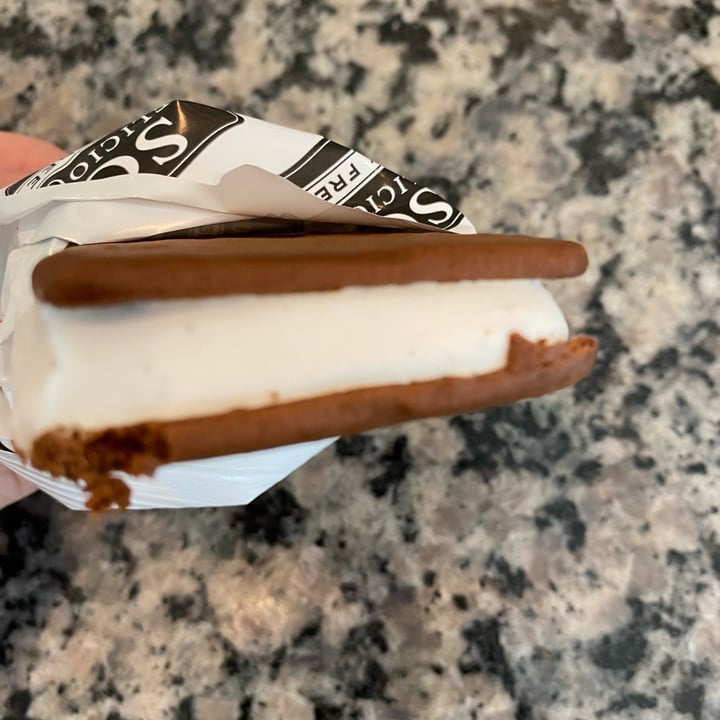 photo of So Delicious Ice cream sandwiches shared by @friendlyvegan on  04 Apr 2023 - review