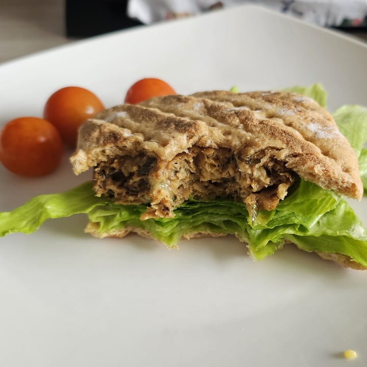 photo of Sainsbury’s Taste The Difference 2 mushroom burgers with pockets of smoked vegan cheese shared by @snowfairysugar on  23 May 2023 - review