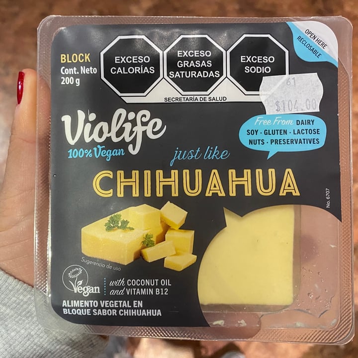 photo of Violife Queso chihuahua shared by @thalyhdz on  01 Jan 2023 - review