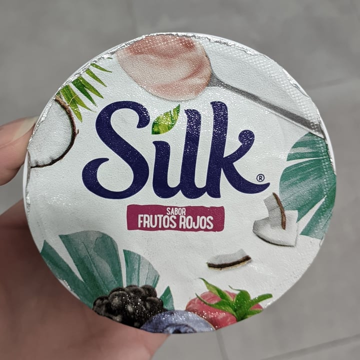 photo of Silk Producto fermentado a base de coco sabor frutos rojos shared by @magaby on  08 Jun 2023 - review