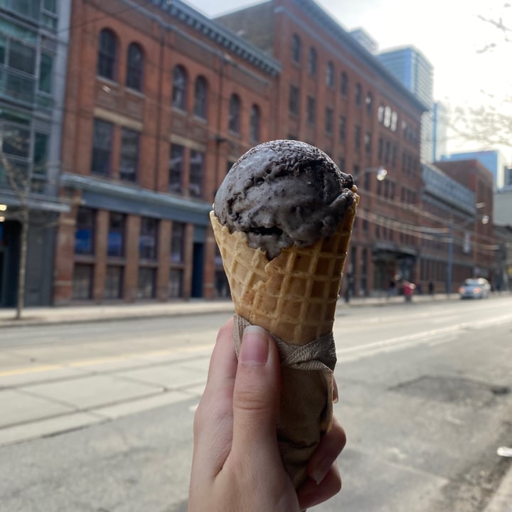 photo of Creamery X Inc. Black Sesame Oreo shared by @th-vegan on  17 May 2023 - review