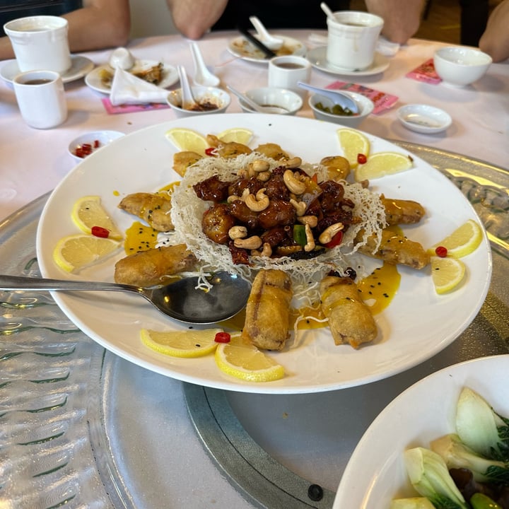 photo of Eight Treasures Kung Bao Monkey Mushroom with Golden veg. Lemon Duck shared by @dafnelately on  15 May 2023 - review