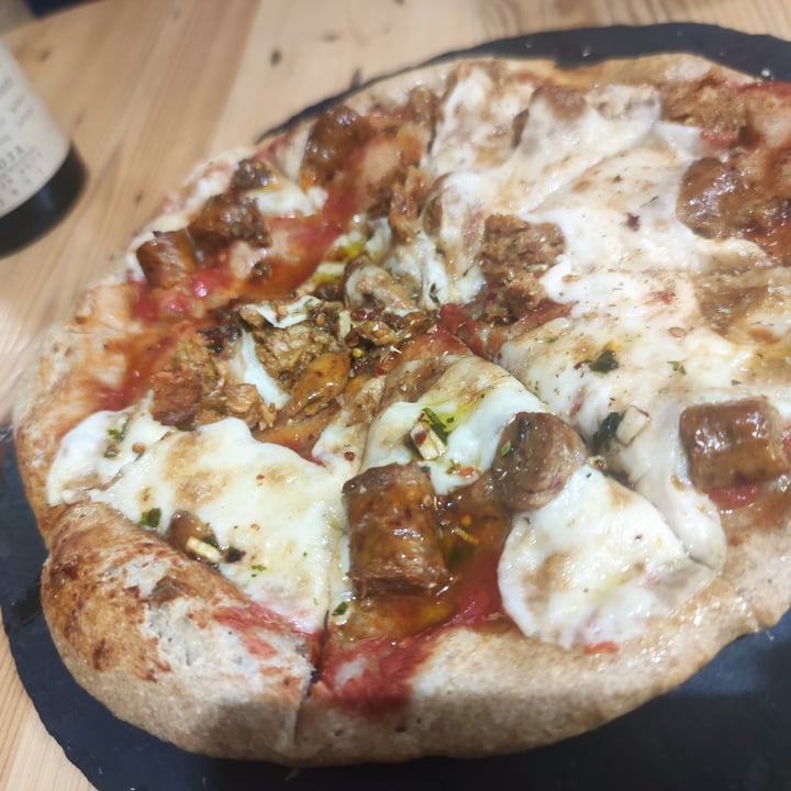 photo of A Factoria Verde Tienda Vegana Pizza de chorizo vegetal shared by @irmaaa on  18 Feb 2023 - review