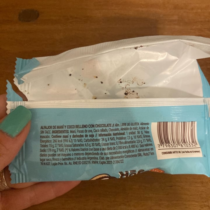 photo of Nutri Raw Alfajor con coco relleno de chocolate shared by @psivegsol on  13 Jan 2023 - review