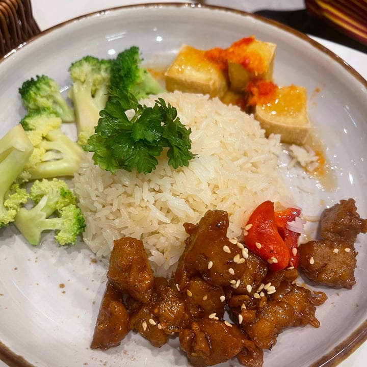 photo of Greendot Plus Sweet & Sour Lion Mane Mushroom with rice shared by @greenbovine on  28 May 2023 - review