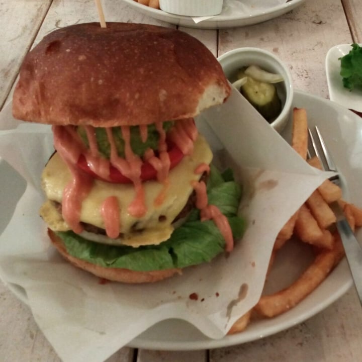 photo of AIN SOPH. Soar IKEBUKURO Ripple Cheese Burger リプルチーズバーガー shared by @jojov on  11 Feb 2023 - review