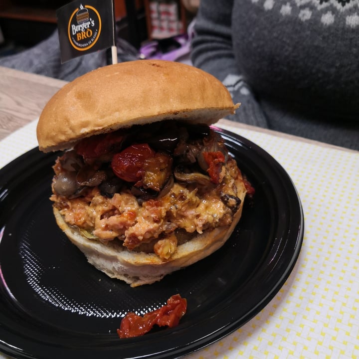 photo of Burger's bro' Panino composto shared by @claudiasquillante on  02 Mar 2023 - review