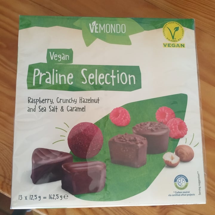 photo of Vemondo Vegan praline selection shared by @titoherbito on  15 Mar 2023 - review