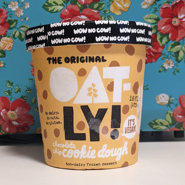 photo of Oatly cookie dough ice cream shared by @carmarie on  15 Aug 2023 - review
