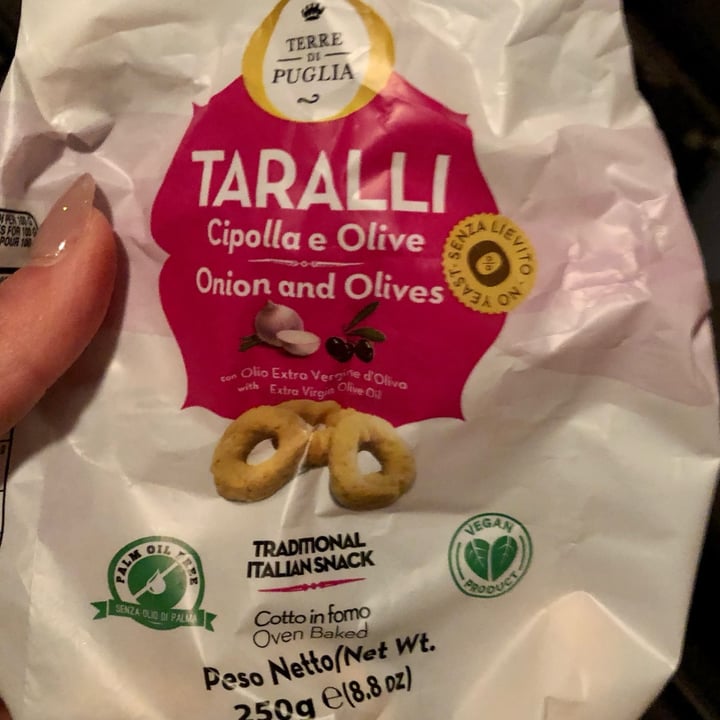 photo of Terre di Puglia taralli cipolla e olive shared by @seitansistah on  28 Feb 2023 - review