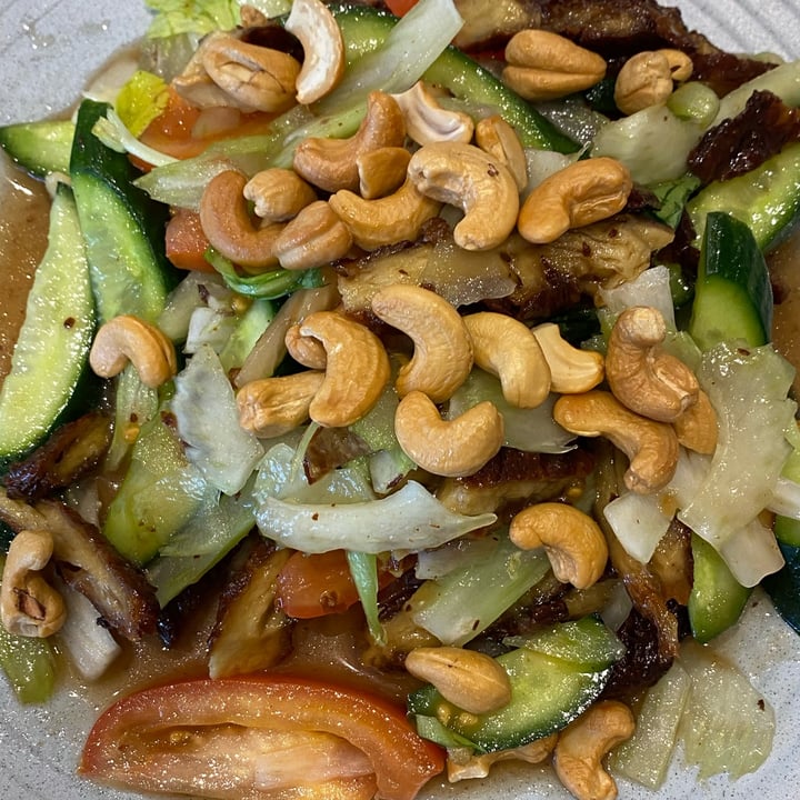 photo of Loving Hut Crispy Duck Salad shared by @blacklilyleaf on  25 Jul 2023 - review