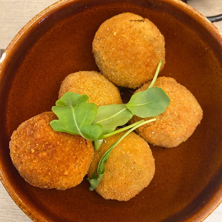 photo of Rifugio Romano Olive Ascolane Vegan shared by @giuliaghil on  08 Aug 2023 - review