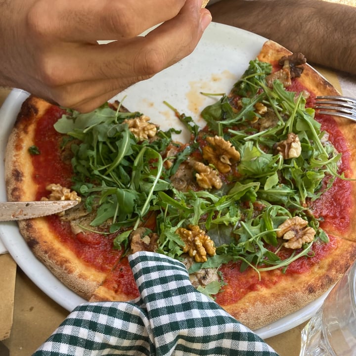 photo of Ristorante Pizzeria Bar Camping Al Lago Insalata Con Fagioli E Pizza Con Funghi shared by @clara18 on  09 Jul 2023 - review