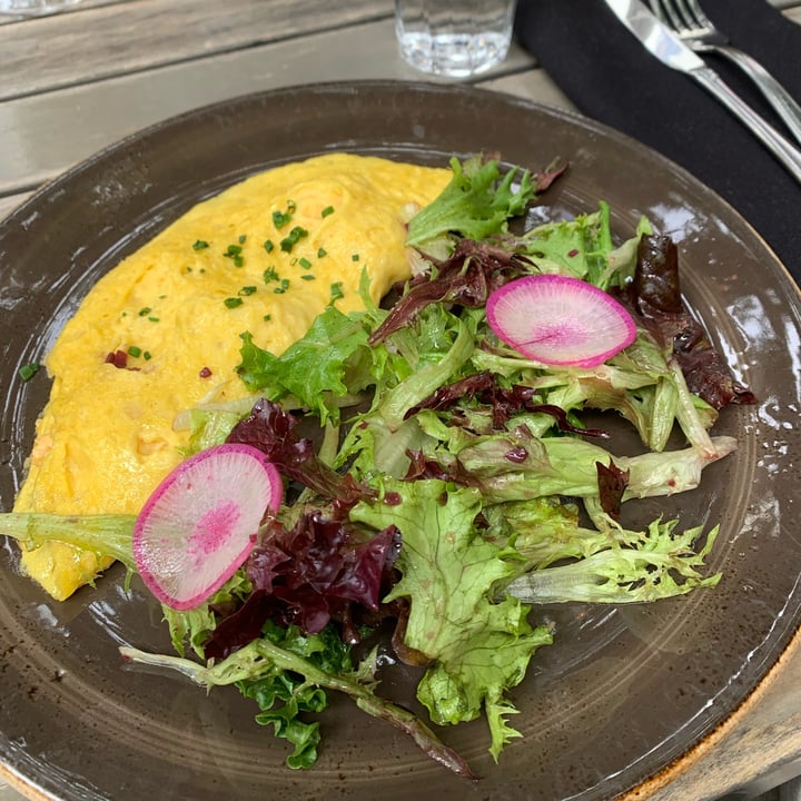 photo of Nic's On Beverly Three cheese Omelet shared by @roserose on  23 Oct 2022 - review