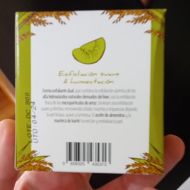 photo of The Mash Store scrub Corporal Arroz Y Kiwi shared by @emilcesq on  14 Jan 2023 - review