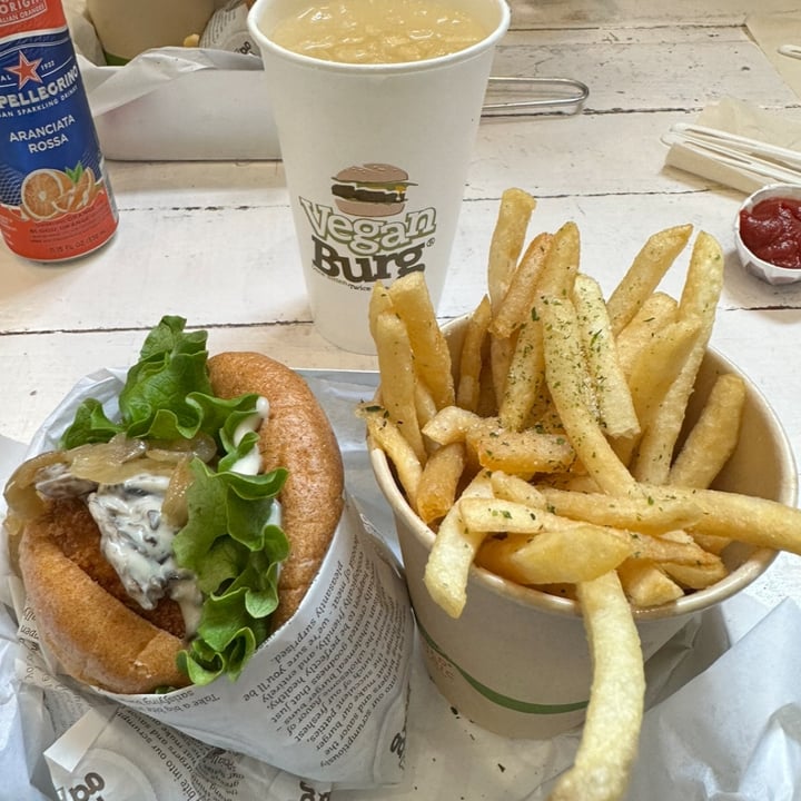 photo of VeganBurg San Francisco Mushrooms burger shared by @meliescosteguy on  23 Apr 2023 - review