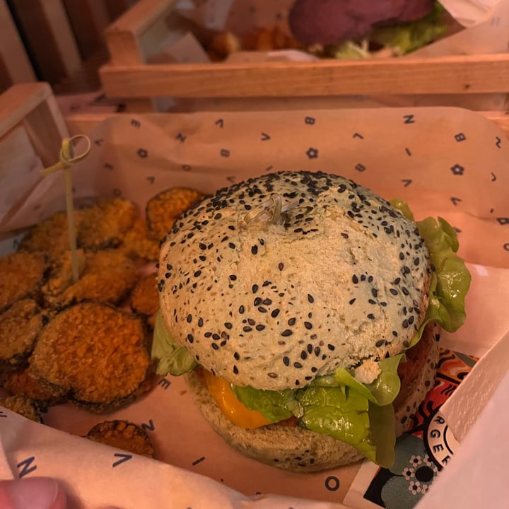 photo of Flower Burger Jungle BBQ shared by @lucagreco on  13 May 2023 - review