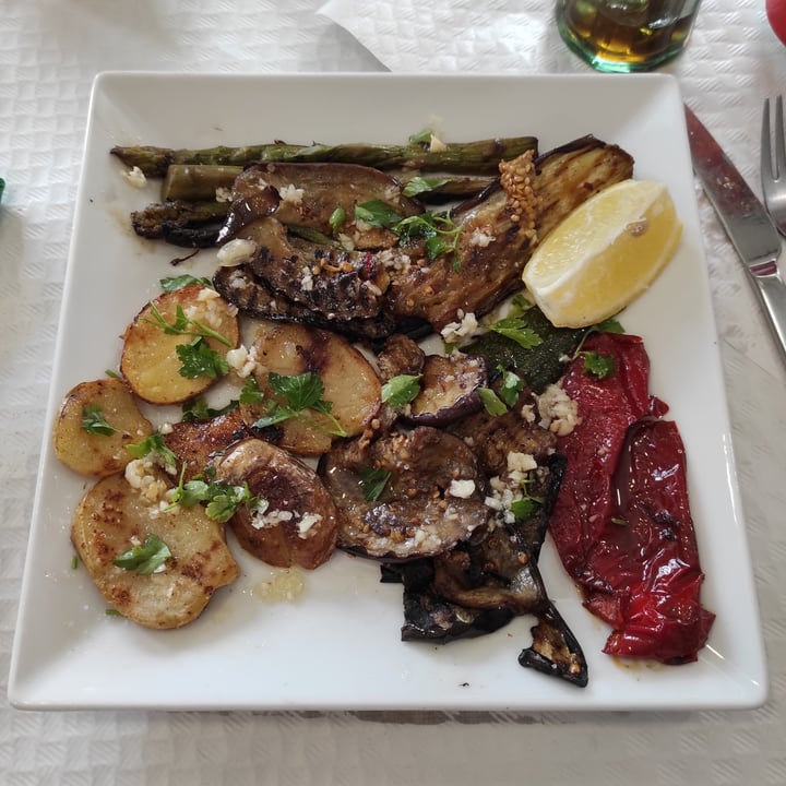 photo of Cafetería Agape Parrillada de verduras shared by @kobthel on  19 Feb 2023 - review