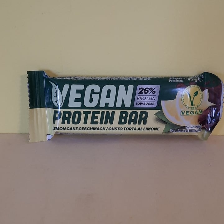 photo of IronMaxx Vegan Protein Bar Lemon Cake Flavor shared by @inutilitati on  26 Jan 2023 - review