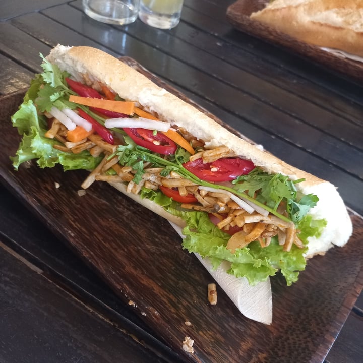photo of ☕🥖 Wat Else Cafe 🥪🍹 Mushroom Banh Mi shared by @punilu on  04 Apr 2023 - review